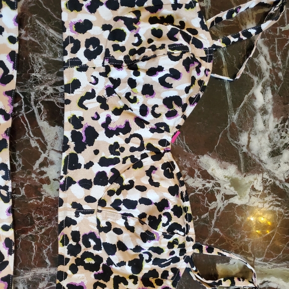 2 piece Outfit - Picture 2 of 10